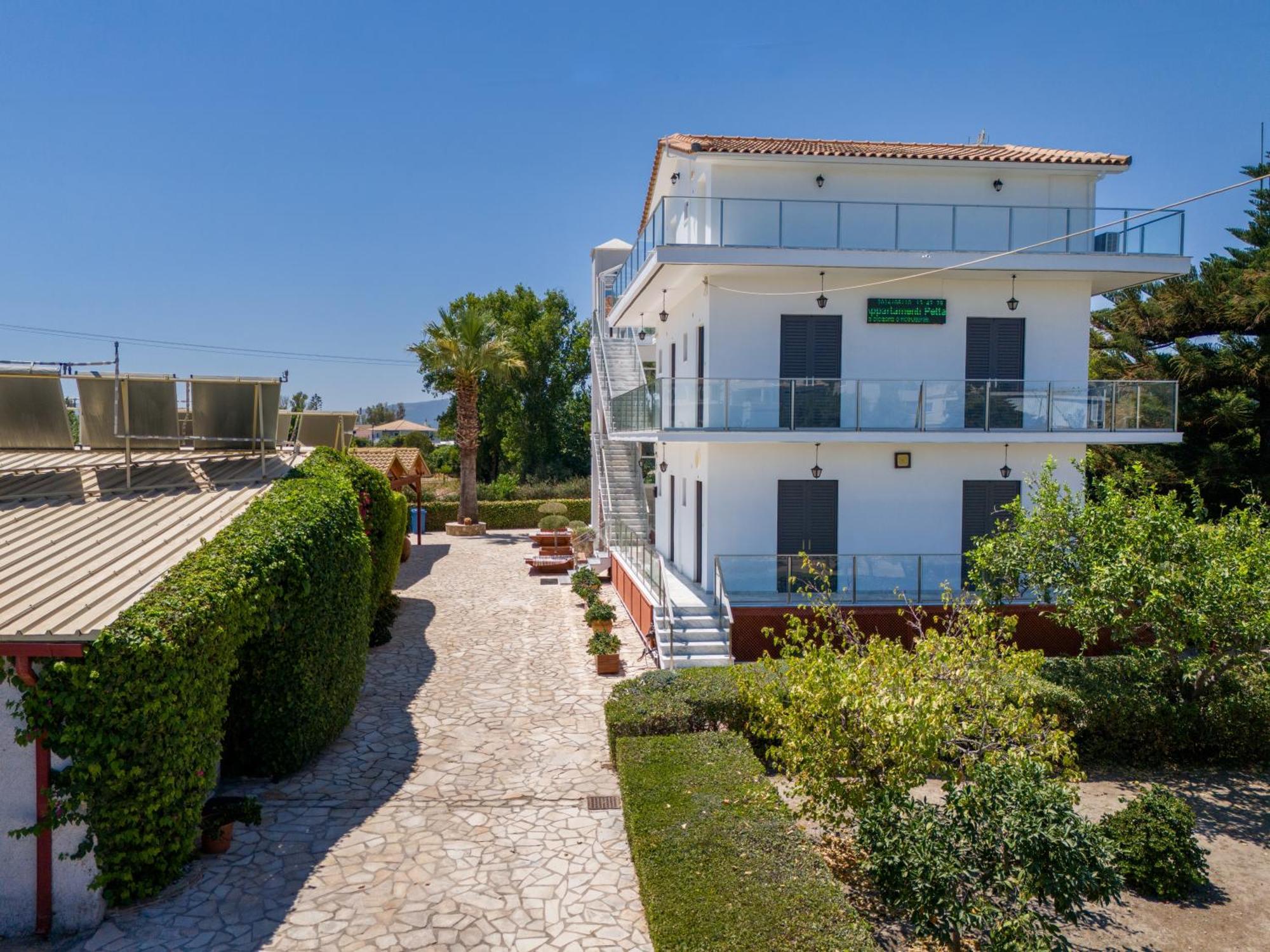 Pettas Apartments Zakynthos Town Exterior photo